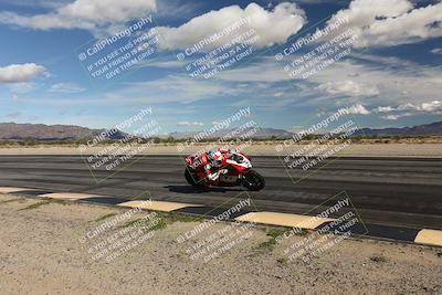 media/Nov-16-2025-Race Pace (Sun) [[8c5fa54630]]/Non Verified Riders (1st 20 Minutes)/3-Turn 3 Inside (11am)/